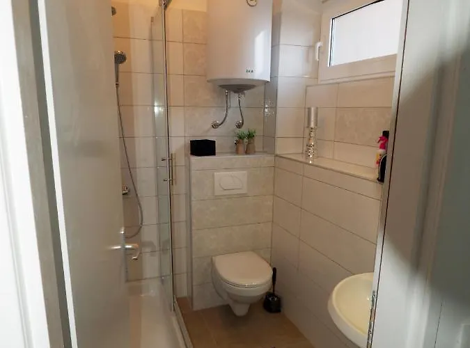 Deluxe Zoya Centar * Póla