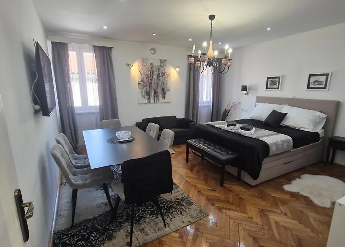 Apartment Deluxe Zoya Centar