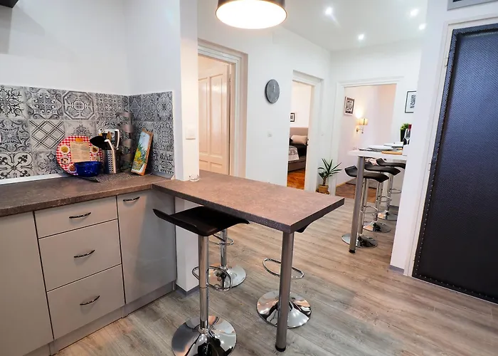 Deluxe Zoya Centar * Pula